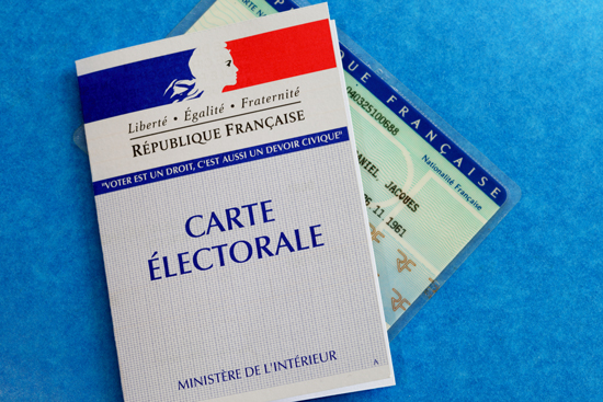 Carte électorale française avec carte nationale d'identité