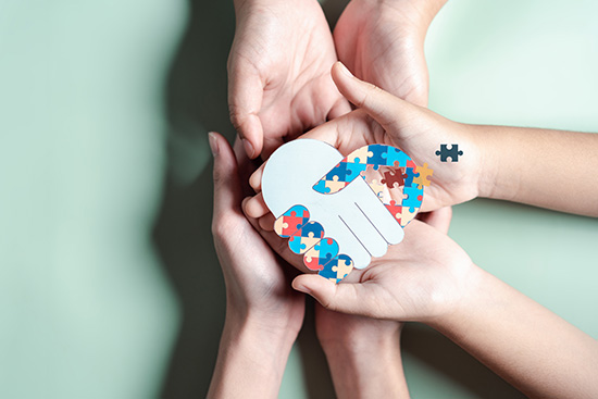 Concept de solidarité, mains réunies